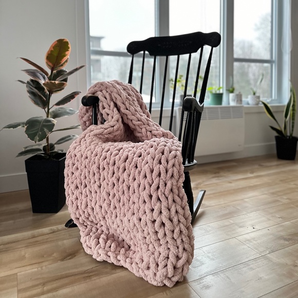 HANDMADE KNIT BLANKET - Picture 2 of 5
